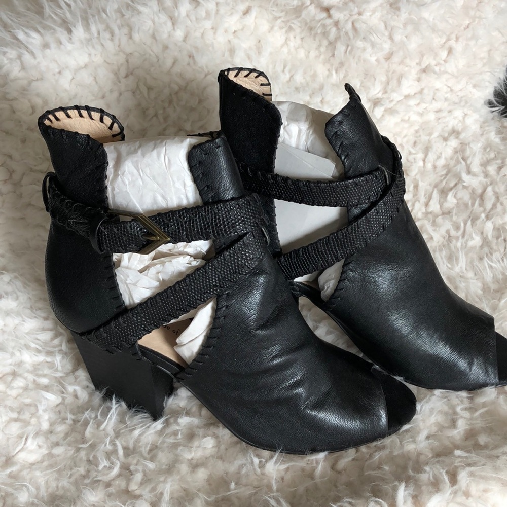House of Harlow 1960 Minnie Open Toe Booties